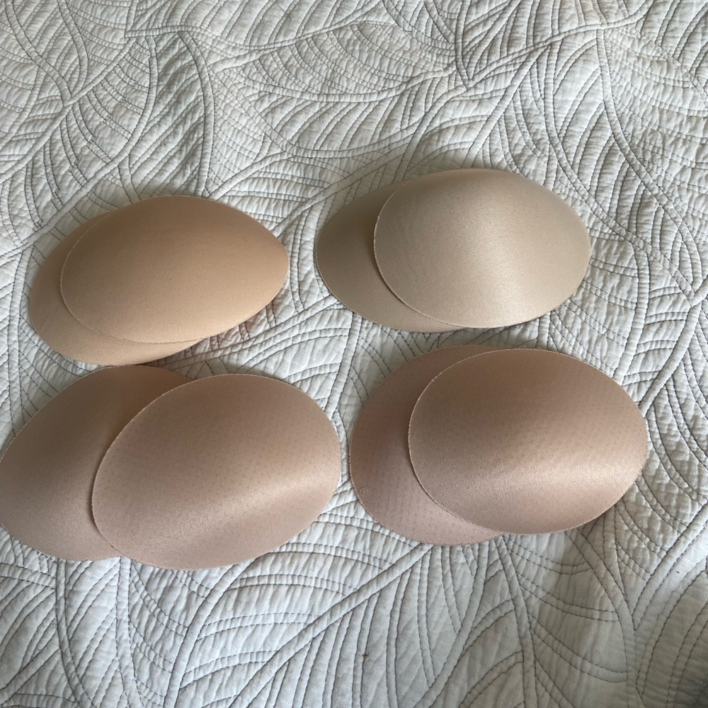Lululemon padding size 6 (whole lot 4 pairs exact ones pictured)